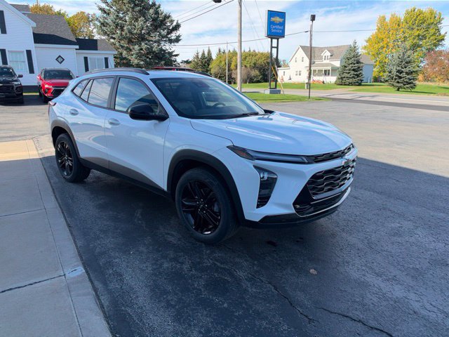 Used 2025 Chevrolet Trax ACTIV w/ Sunroof Package FWD image 5