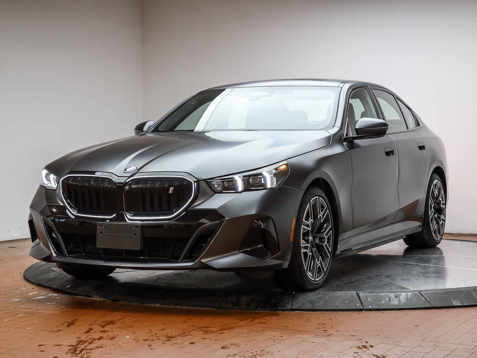 Used 2026 BMW i5 eDrive40 w/ M Sport Package image 1