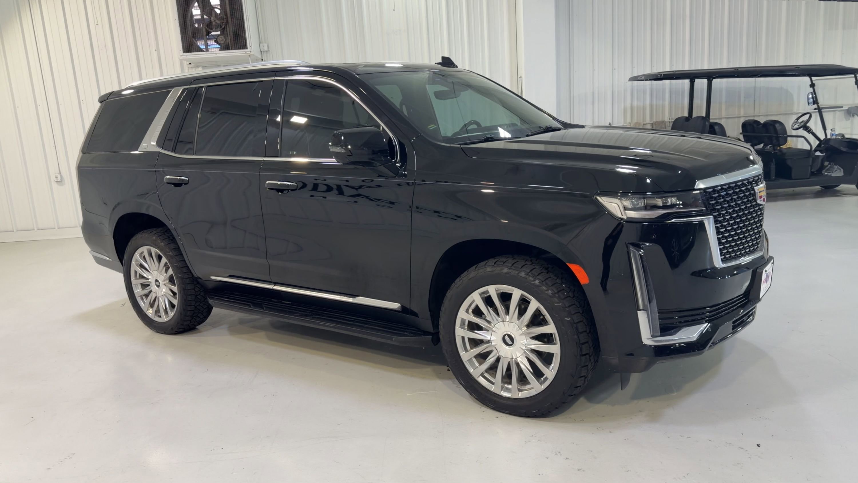 Used 2022 Cadillac Escalade Premium Luxury RWD image 3