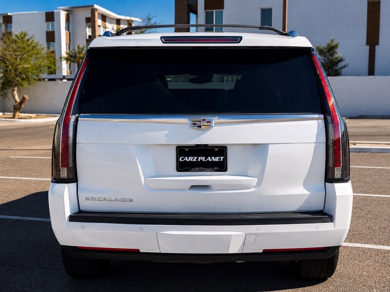 Used 2019 Cadillac Escalade Luxury AWD/4WD image 4