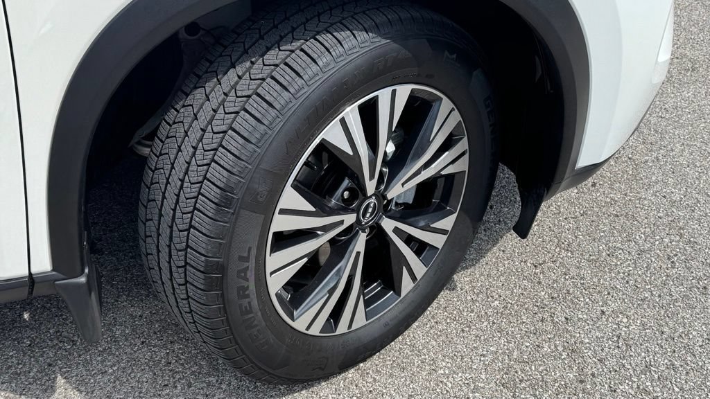 Used 2023 Nissan Rogue SV FWD image 5
