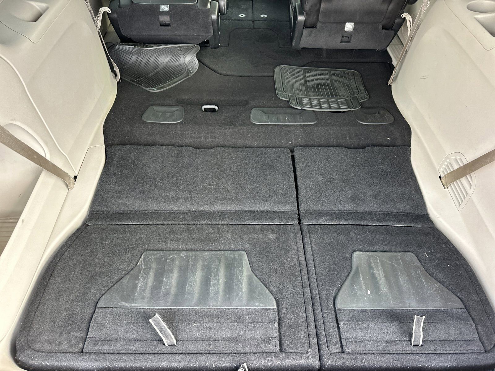 Used 2023 Chrysler Pacifica Touring-L image 16