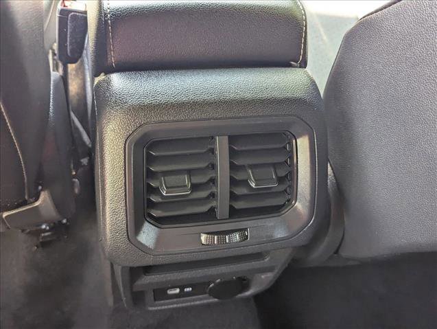 Used 2023 Volkswagen Tiguan SE R-Line image 17