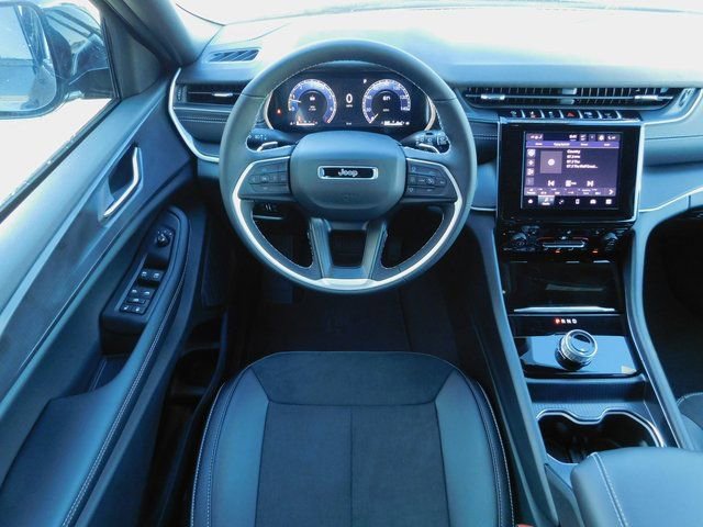 New 2025 Jeep Grand Cherokee L Laredo image 17