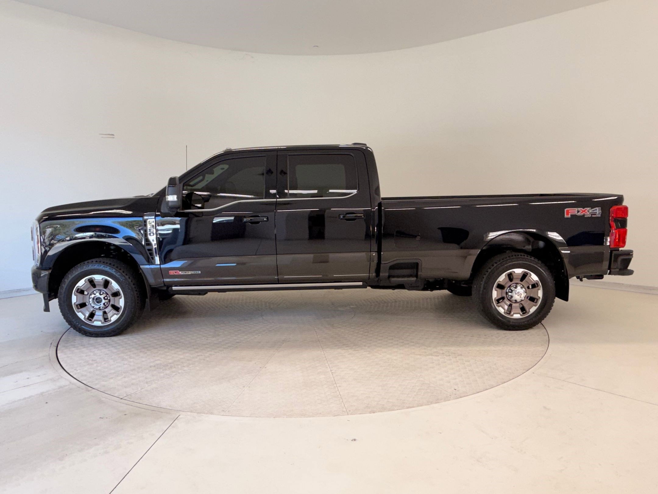 Used 2025 Ford F350 King Ranch image 2