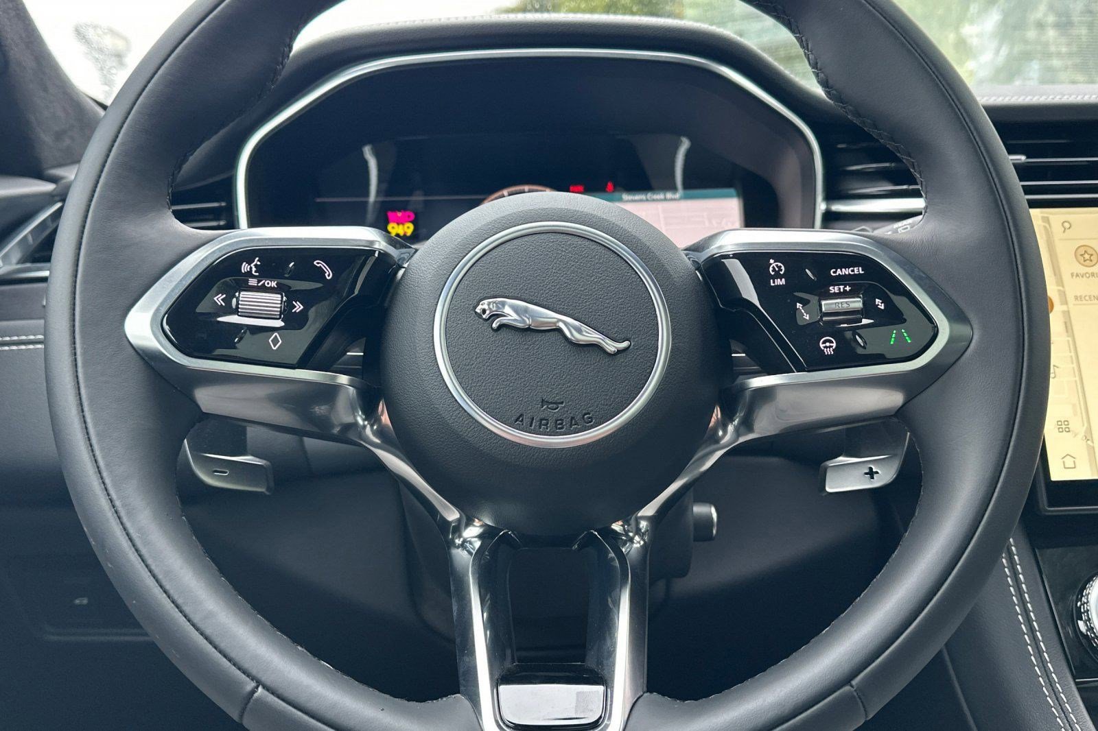 New 2024 Jaguar F-PACE R-Dynamic S AWD/4WD image 16