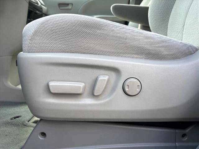 Used 2013 Toyota Sienna LE w/ Towing Pkg FWD image 11