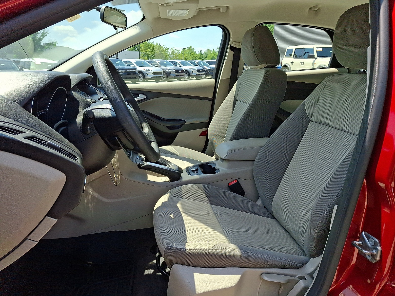 Used 2013 Ford Focus SE w/ SE Winter Pkg FWD image 16