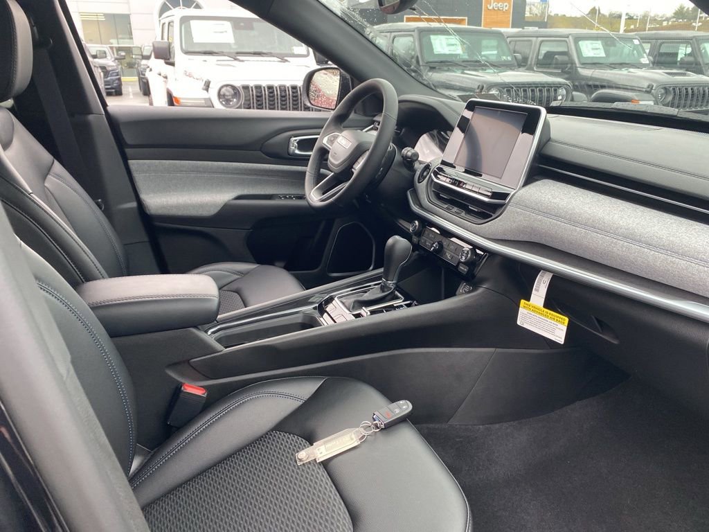New 2026 Jeep Compass Latitude image 10