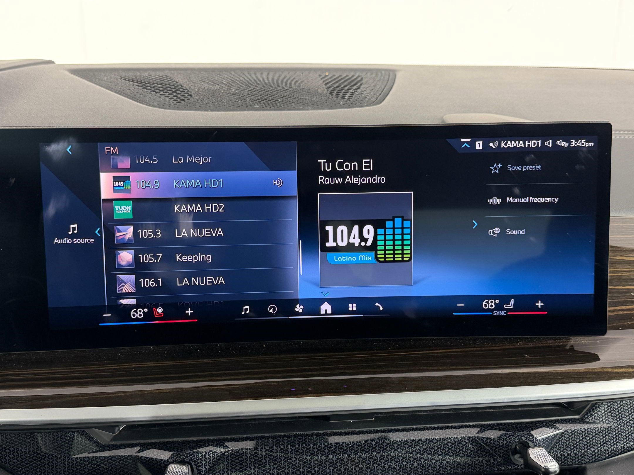 Used 2024 BMW X7 xDrive40i w/ Premium Package image 25