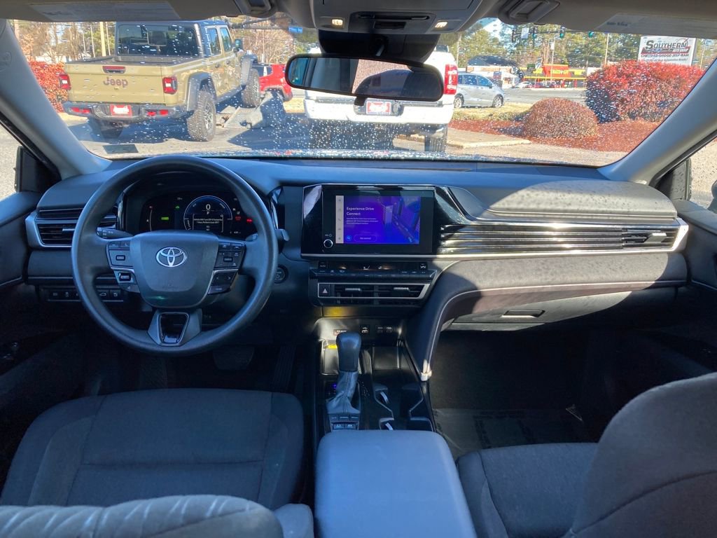 Used 2025 Toyota Camry LE image 15