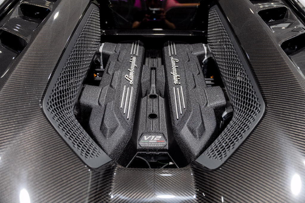 Used 2025 Lamborghini Revuelto AWD/4WD image 34