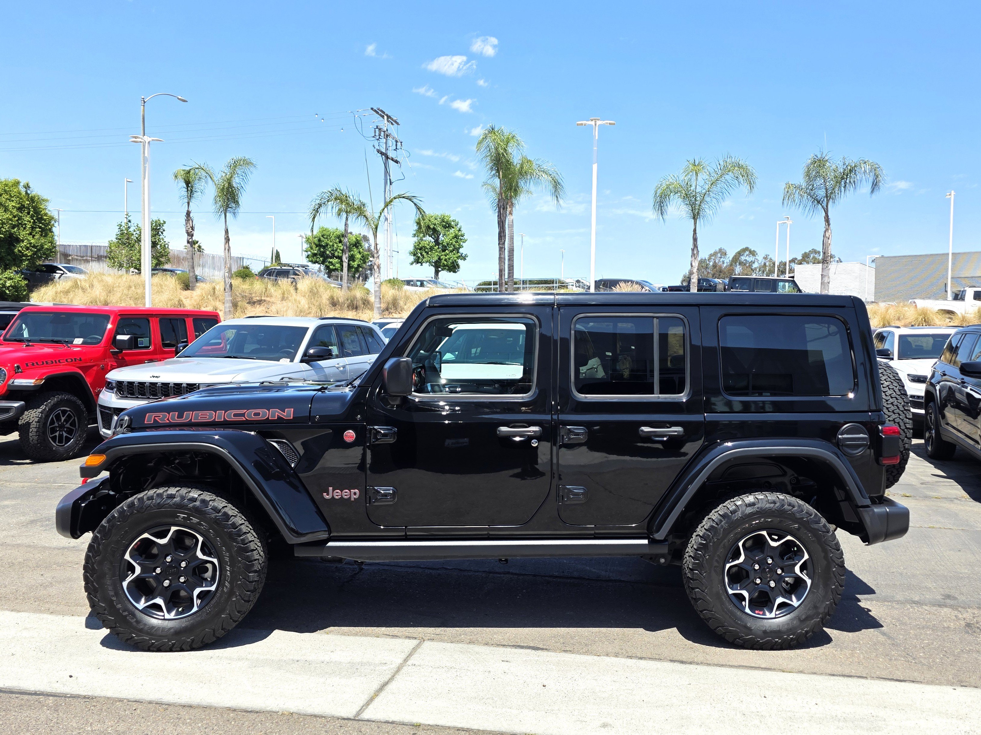 Used 2023 Jeep Wrangler Unlimited Rubicon w/ LED Lighting Group AWD/4WD image 2