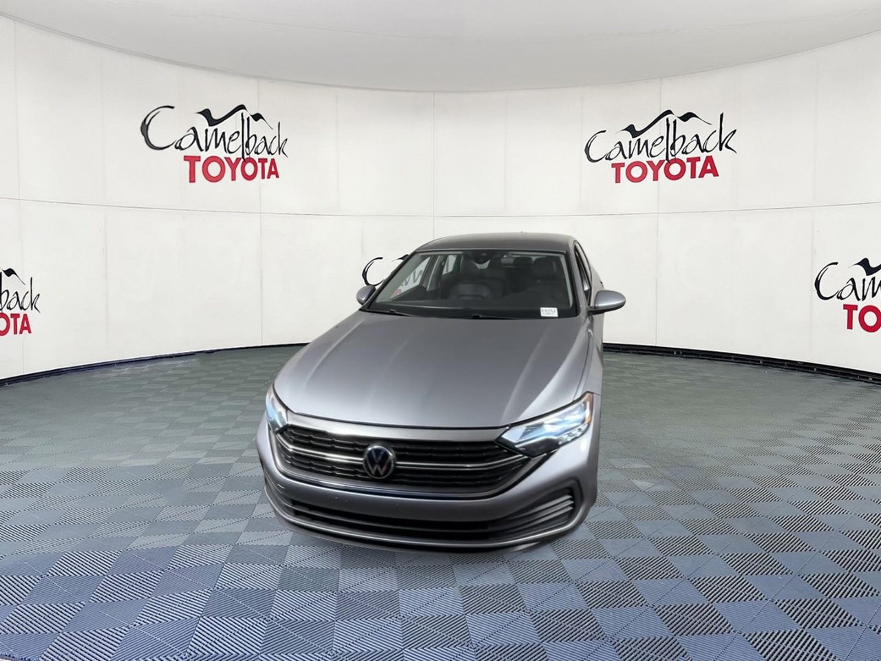 Used 2024 Volkswagen Jetta SE FWD image 6