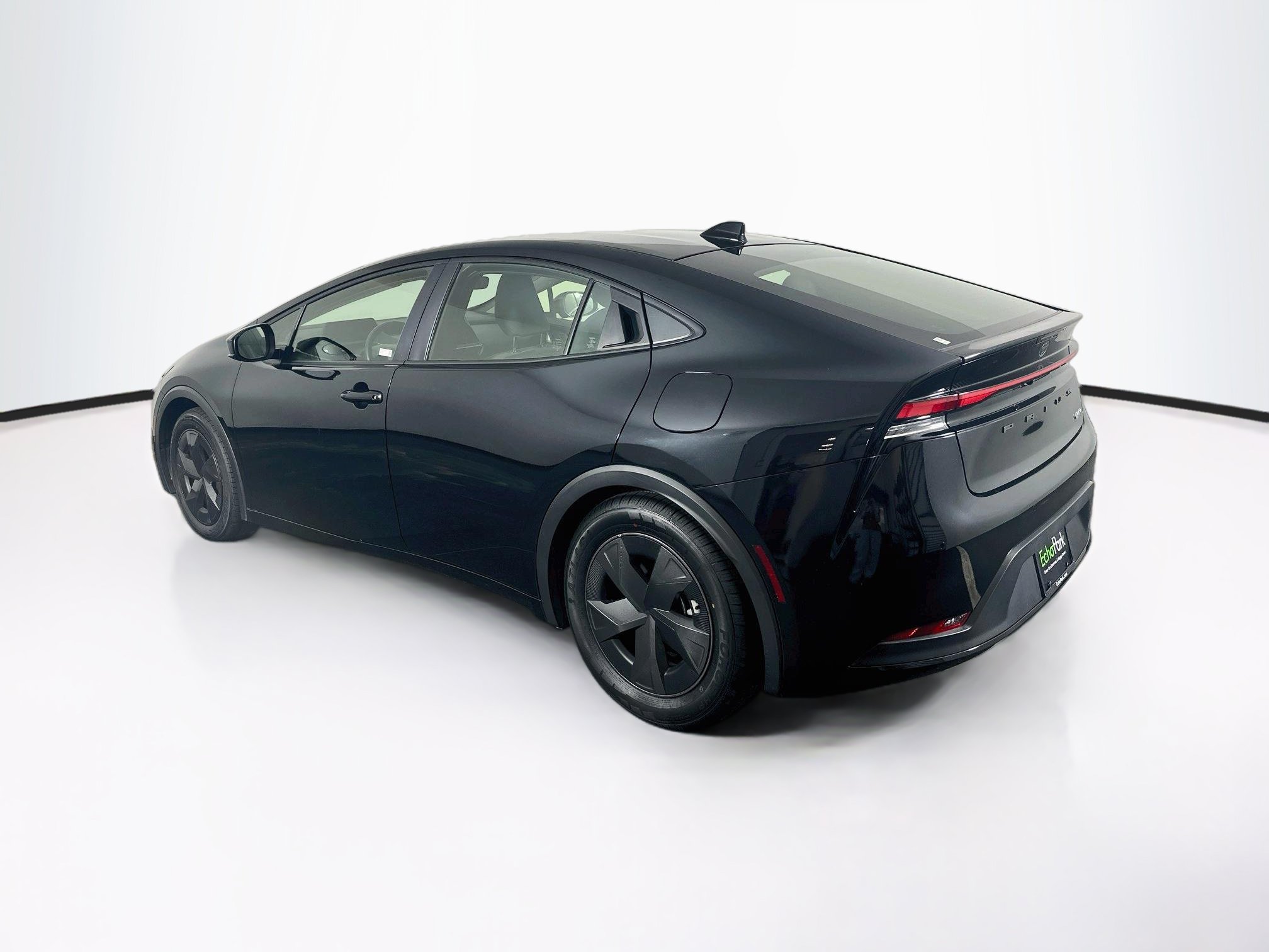Used 2025 Toyota Prius LE FWD image 5