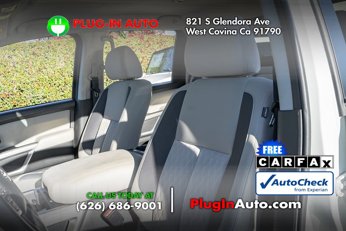 Used 2024 Nissan Titan SV w/ SV Convenience Package image 7