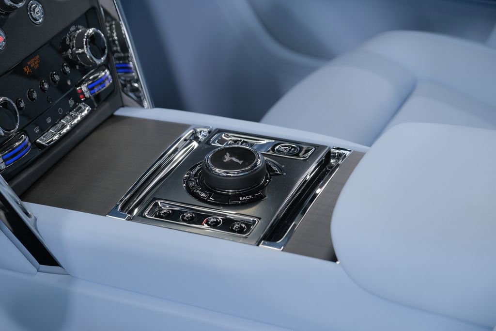 Used 2026 Rolls-Royce Cullinan image 37