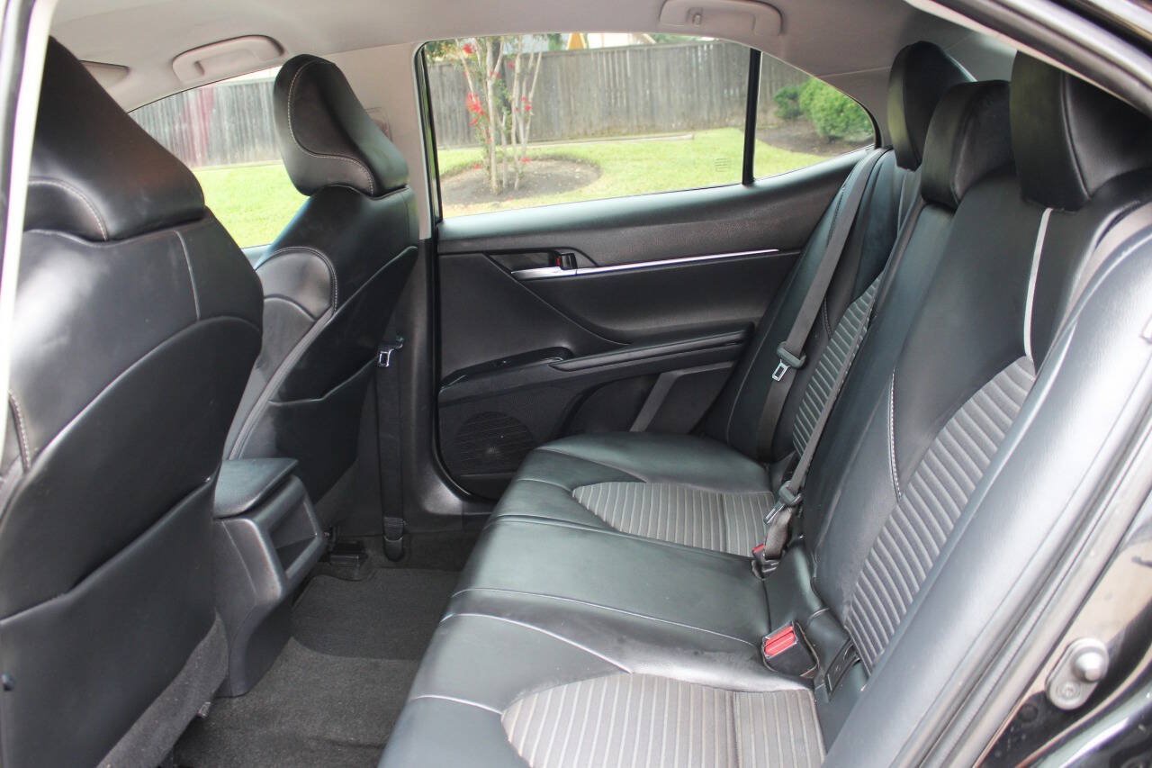Used 2020 Toyota Camry SE FWD image 11