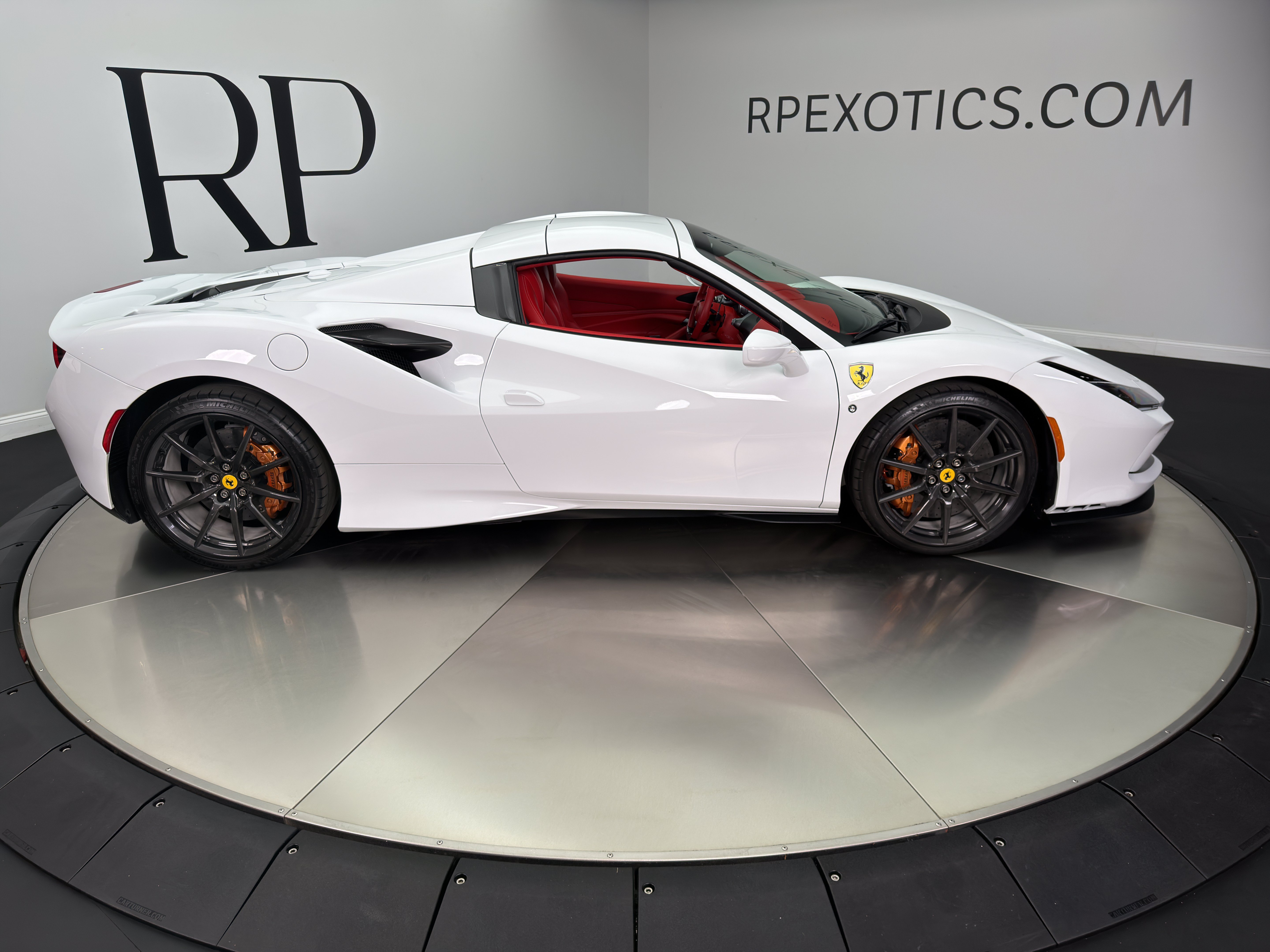 Used 2023 Ferrari F8 Tributo RWD image 18