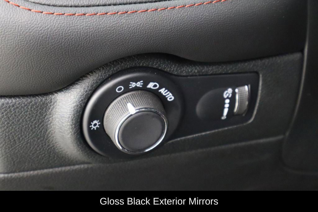 Used 2025 Dodge Durango GT image 24