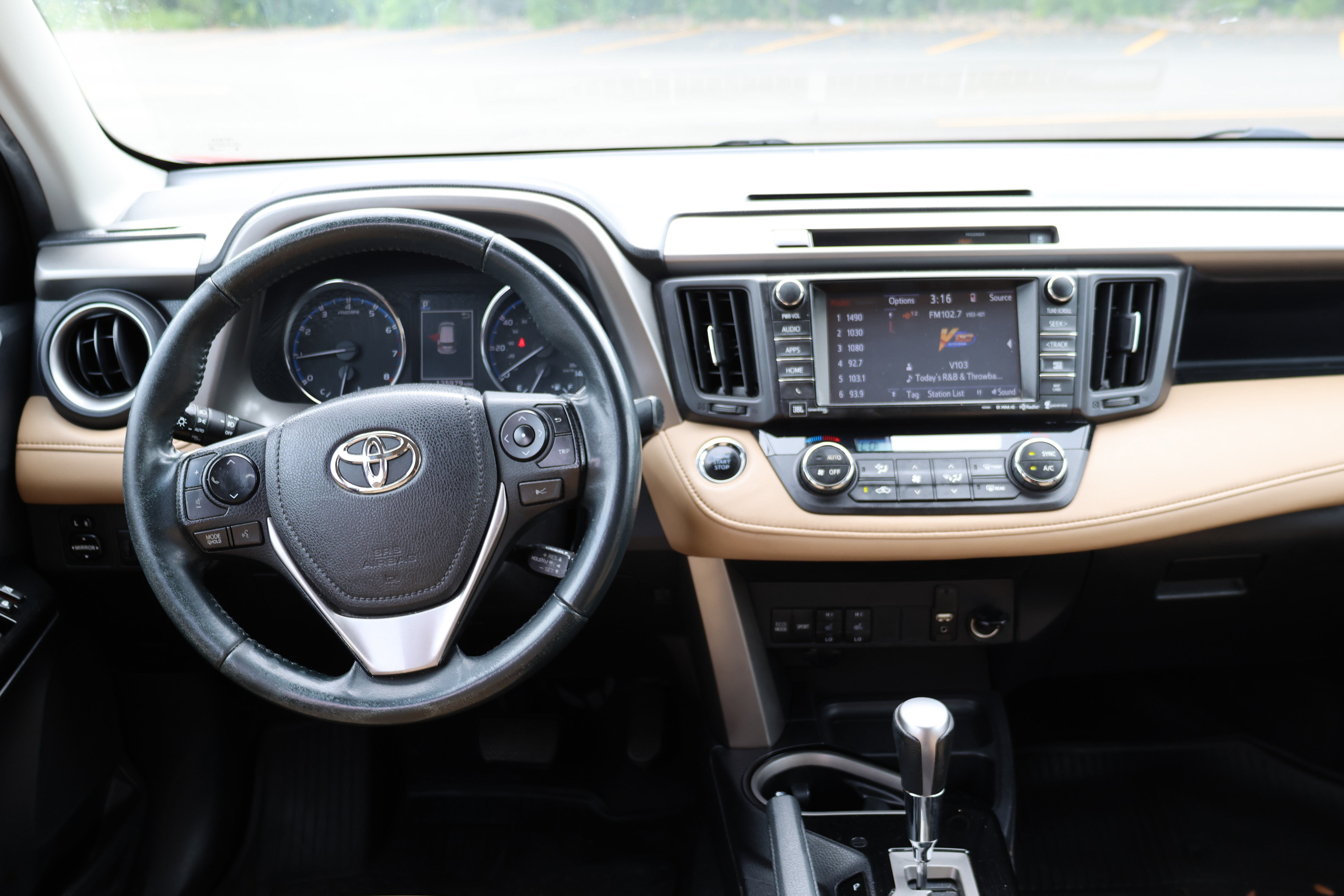 Used 2016 Toyota RAV4 Limited AWD/4WD image 27