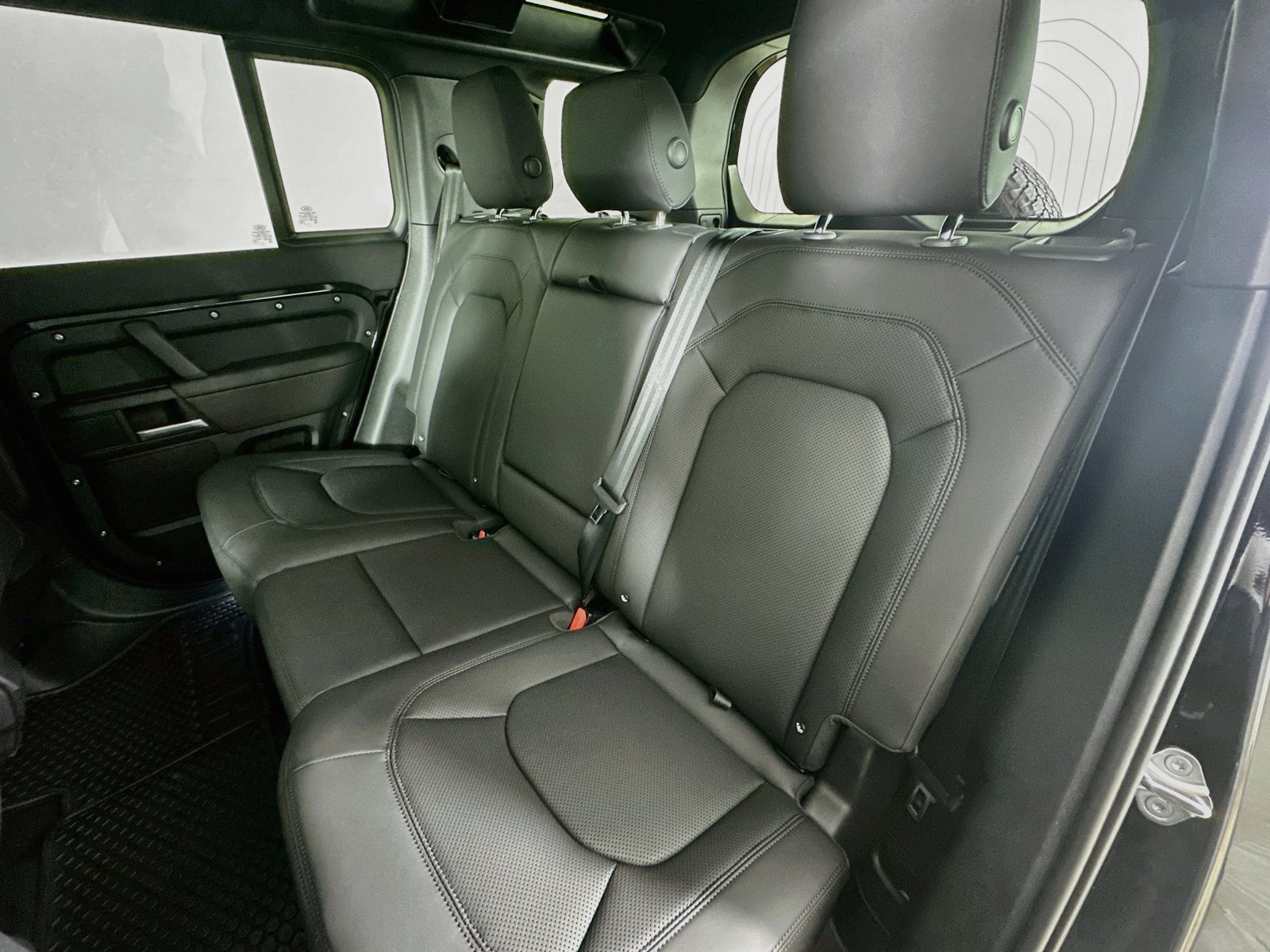 New 2026 Land Rover Defender 110 X-Dynamic SE AWD/4WD image 37