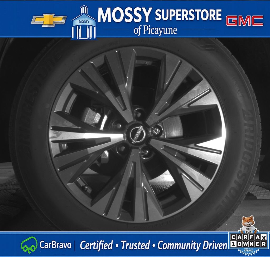 Certified 2023 Nissan Rogue SV FWD image 12