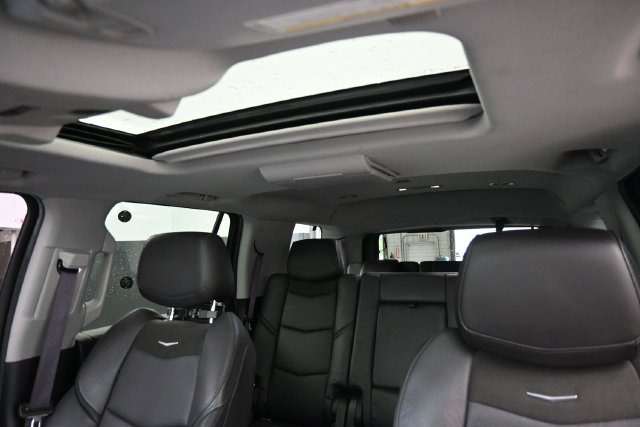 Used 2017 Cadillac Escalade Luxury AWD/4WD image 17