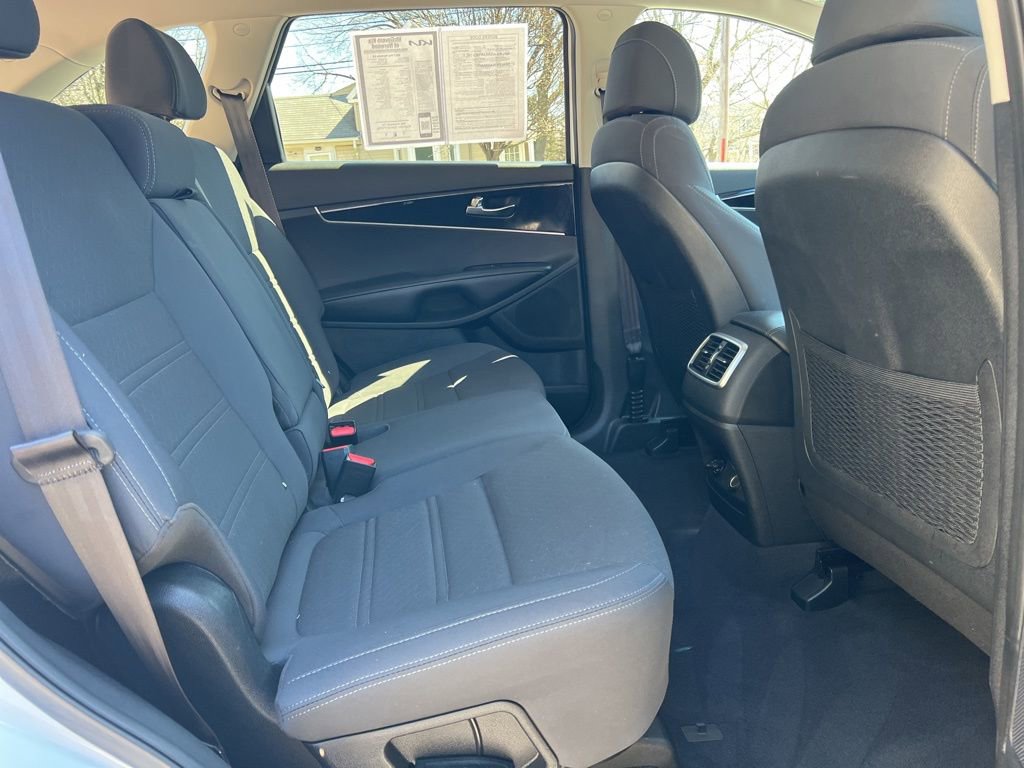 Used 2017 Kia Sorento LX image 25
