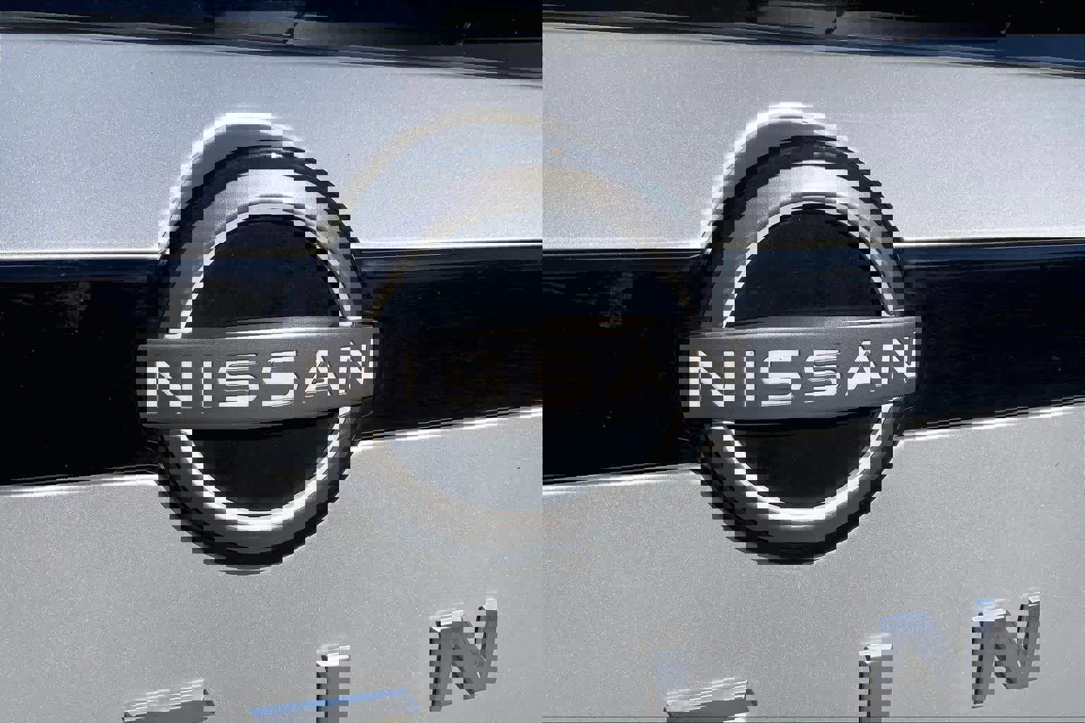 Used 2025 Nissan Pathfinder SV image 31