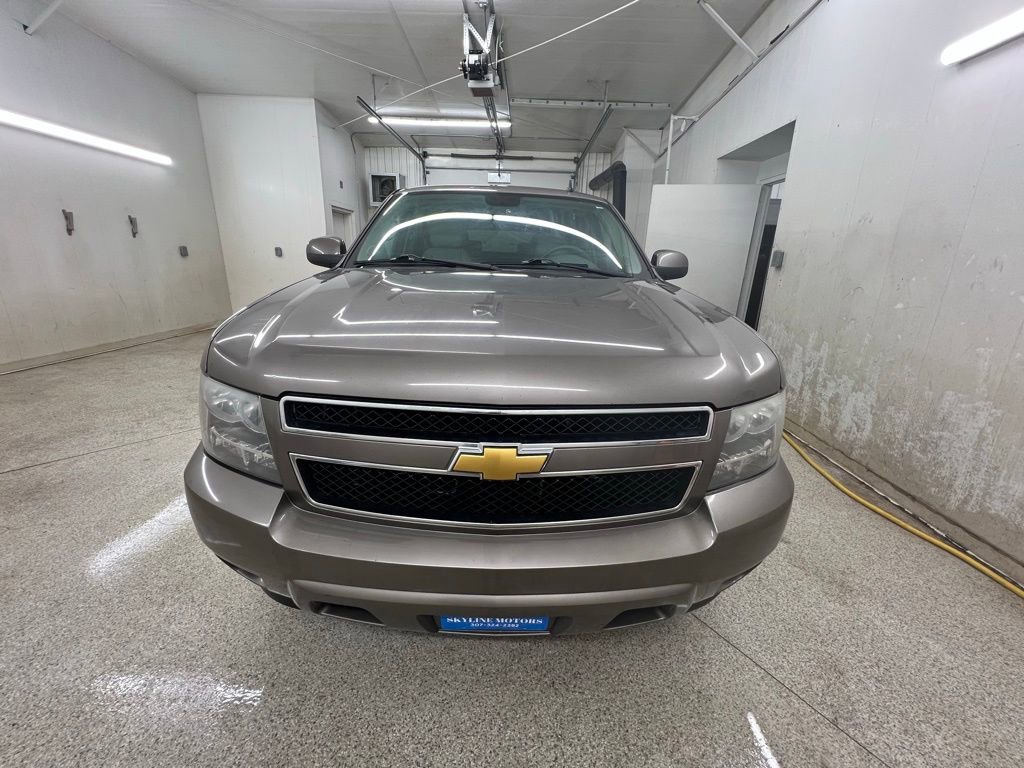 Used 2012 Chevrolet Suburban LT w/ Luxury Package image 2