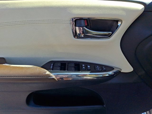 Used 2015 Toyota Avalon XLE Premium FWD image 16