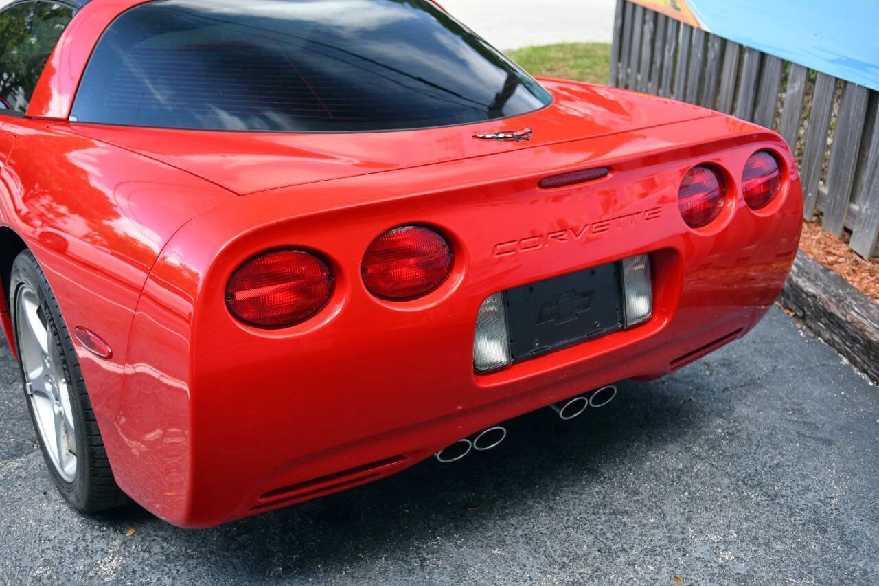 Used 2004 Chevrolet Corvette Coupe w/ Roof Package RWD image 11