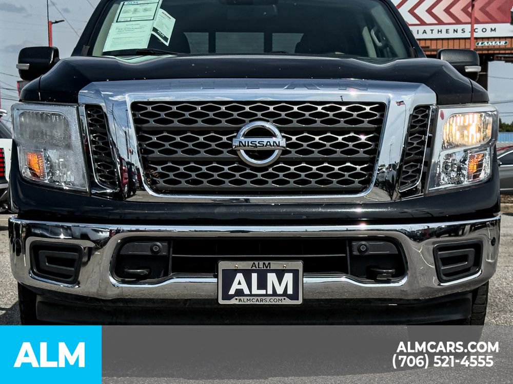 Used 2018 Nissan Titan SV w/ SV Convenience Package AWD/4WD image 9