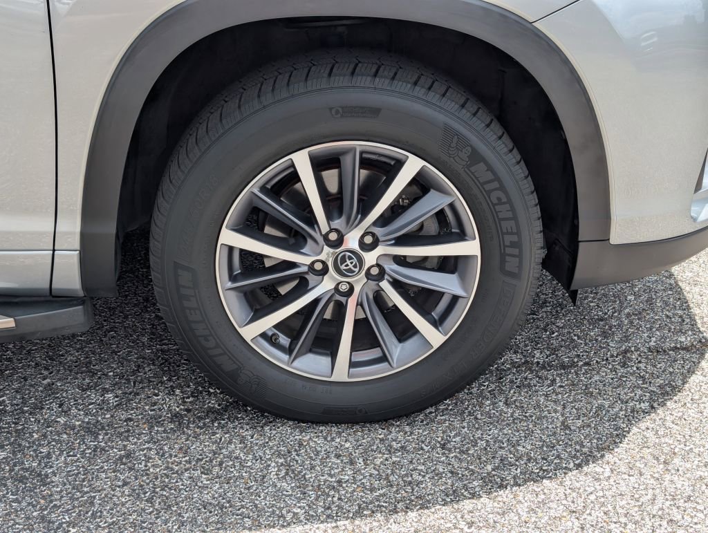 Used 2018 Toyota Highlander XLE image 6