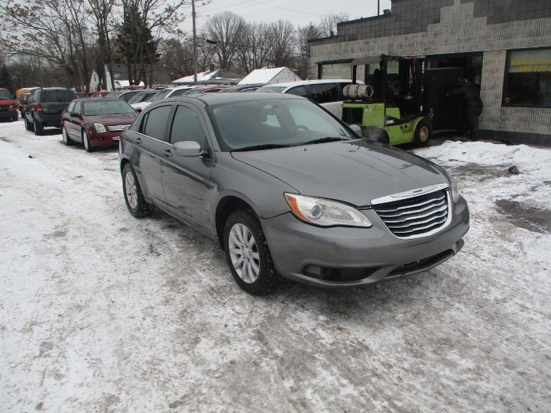 Used 2012 Chrysler 200 Touring FWD image 1
