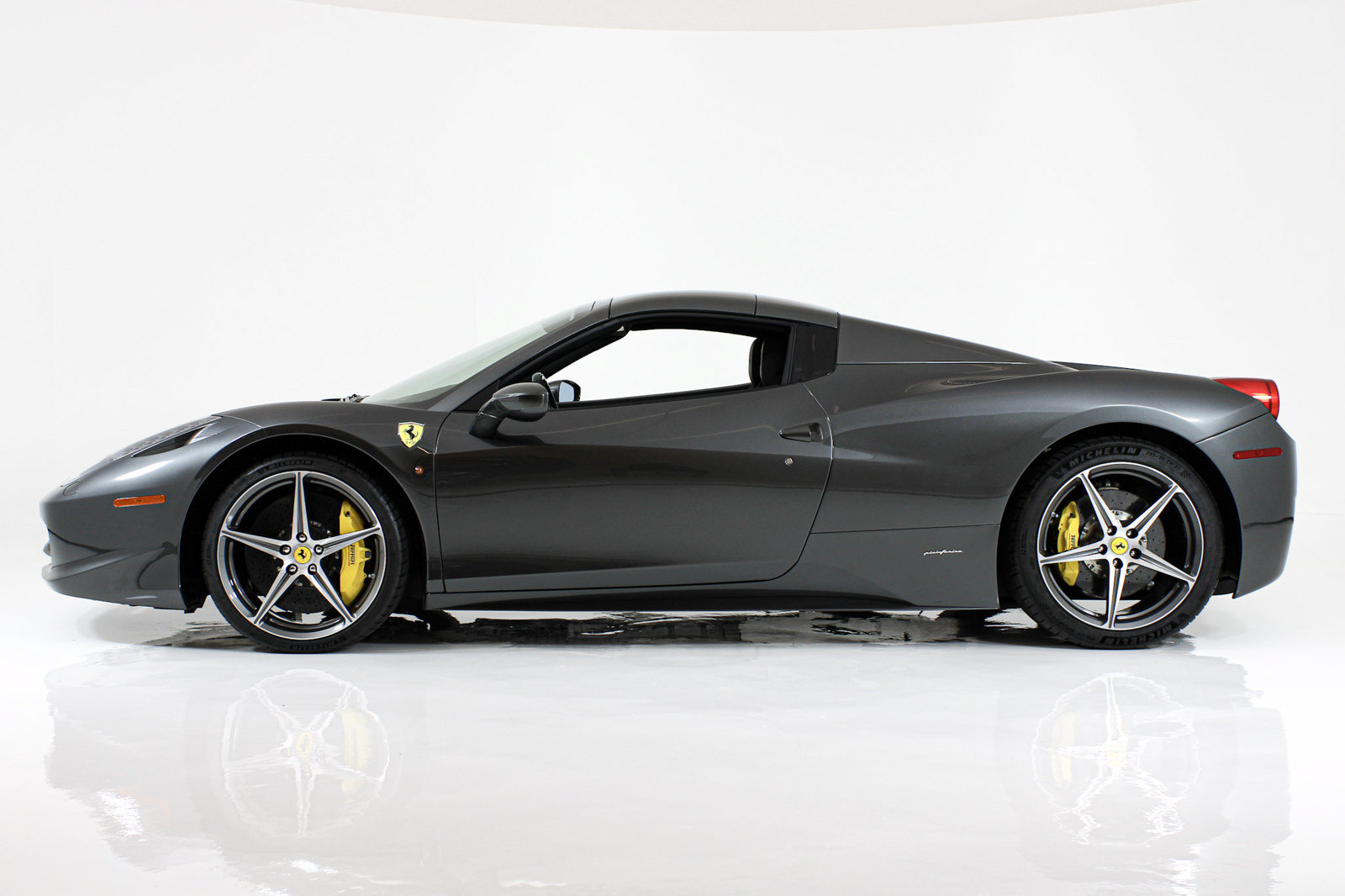 Certified 2013 Ferrari 458 Spider RWD image 5