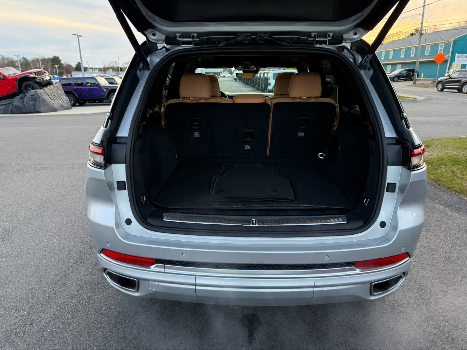 Used 2023 Jeep Grand Cherokee Summit image 8