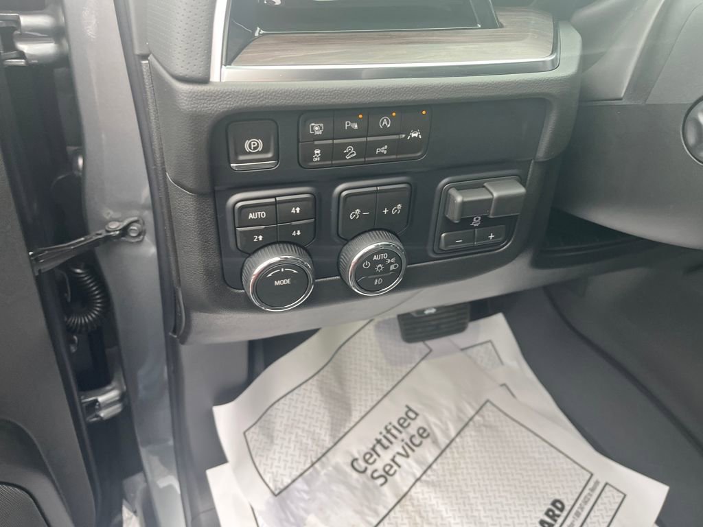 New 2026 Chevrolet Suburban Premier image 13