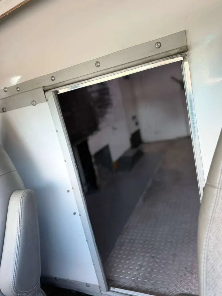 Used 2016 Chevrolet Express 3500 RWD image 17
