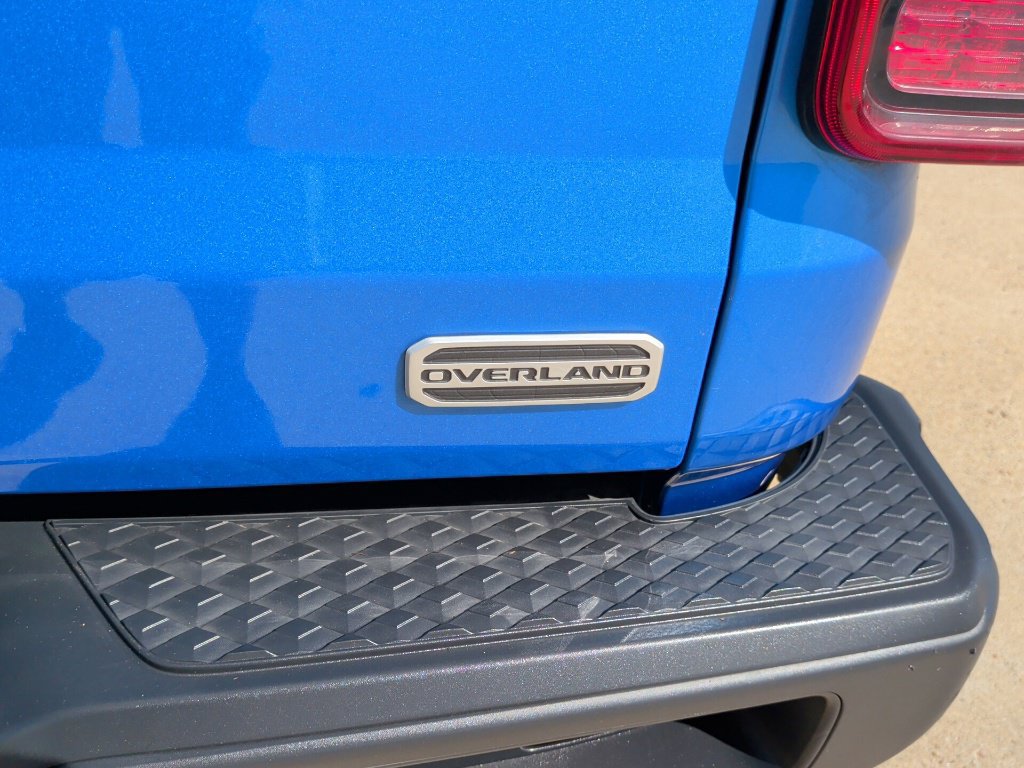 Used 2022 Jeep Gladiator Overland w/ LED Lighting Group AWD/4WD image 46