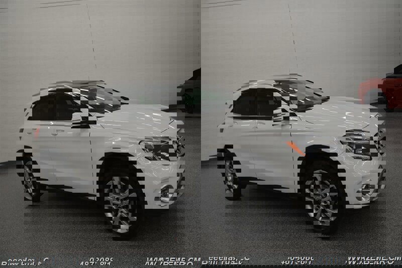 Used 2018 Mercedes-Benz GLA 250 4MATIC w/ Premium Package image 8