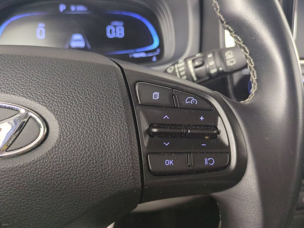 Used 2025 Hyundai Venue SEL FWD image 41