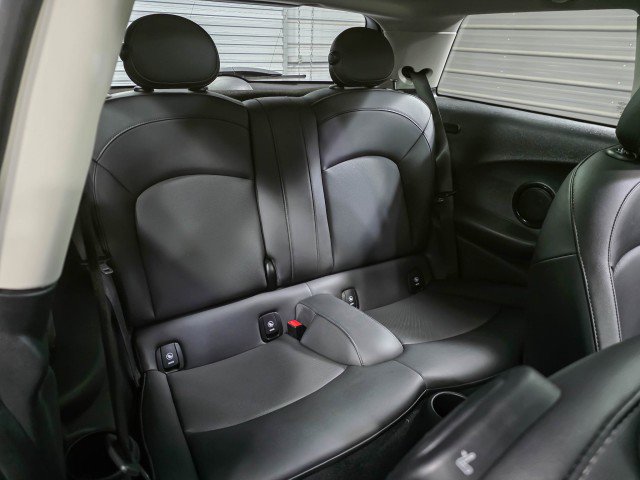 Used 2023 MINI Cooper 2-Door Hardtop image 16