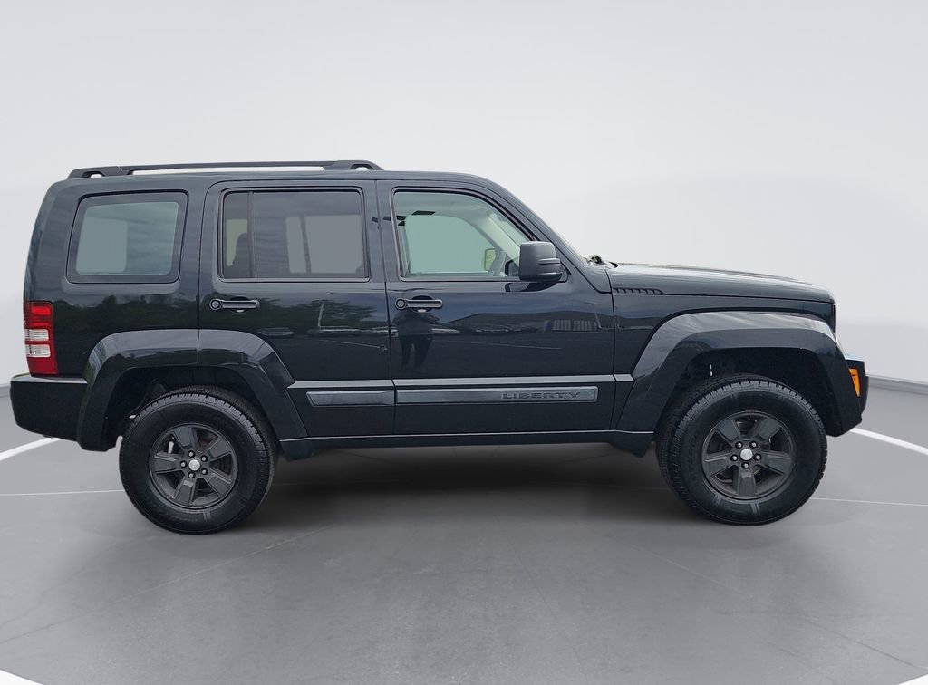 Used 2010 Jeep Liberty Sport AWD/4WD image 2