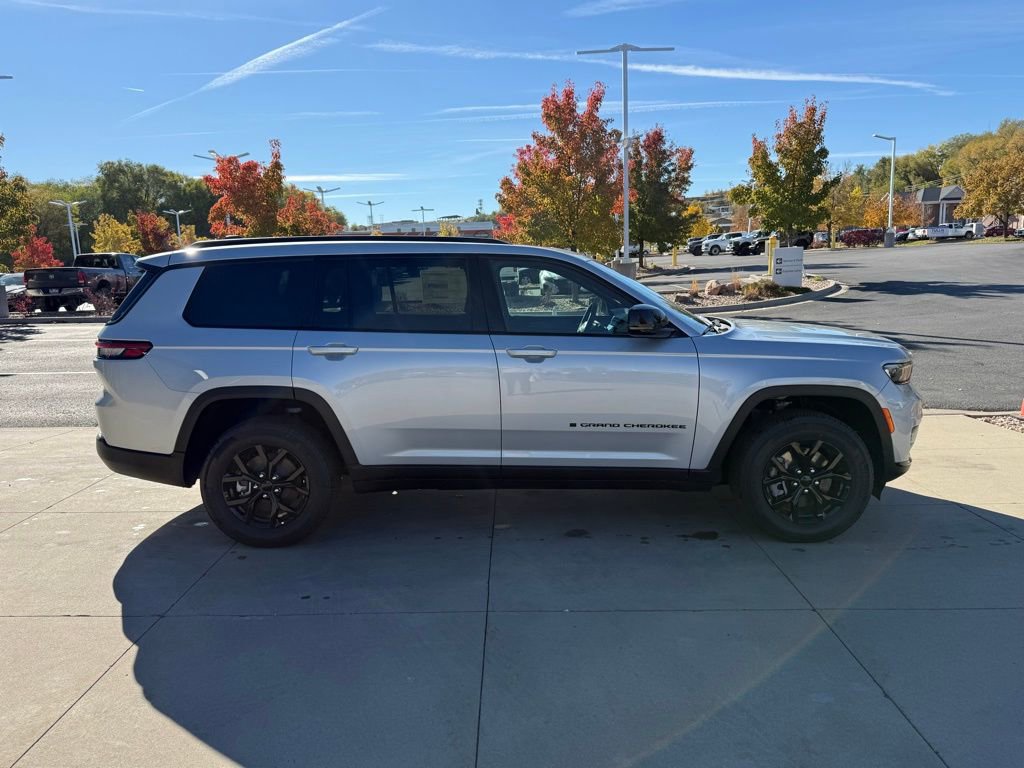 New 2025 Jeep Grand Cherokee L Altitude image 7