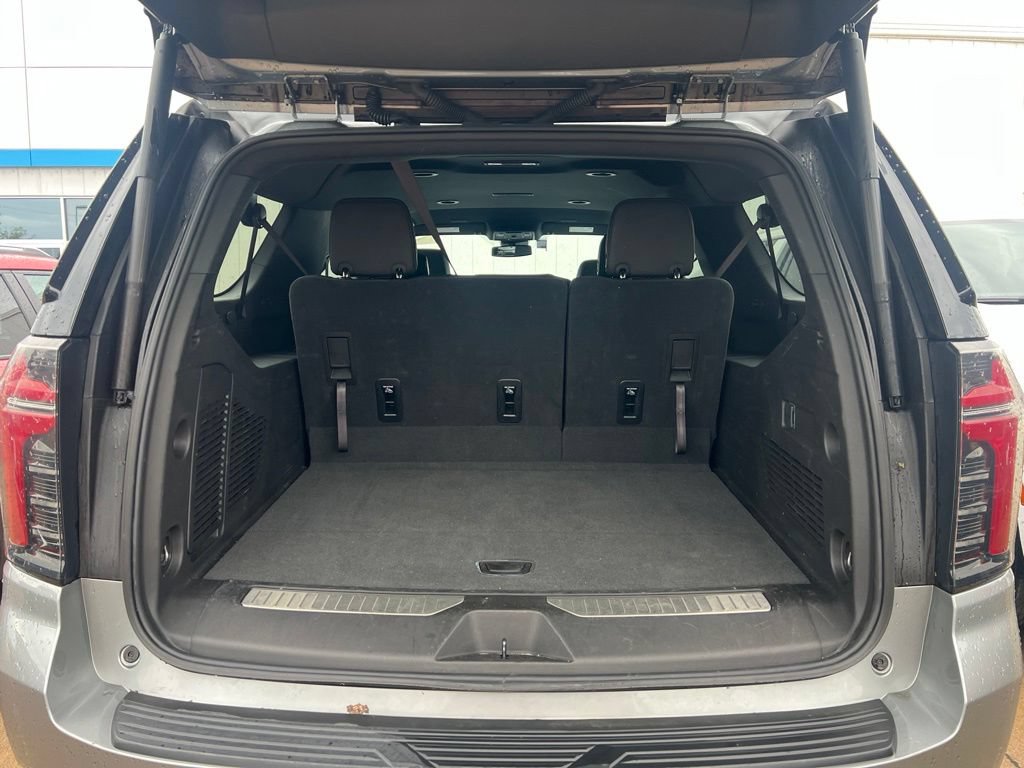 Used 2025 Chevrolet Suburban Z71 AWD/4WD image 11