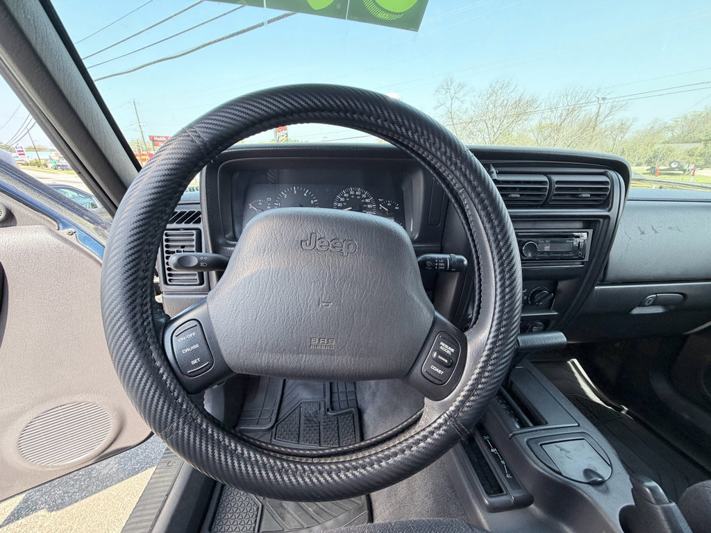 Used 2000 Jeep Cherokee Classic image 10