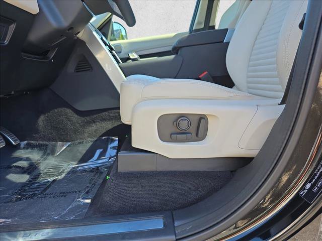 Used 2025 Land Rover Discovery Dynamic SE AWD/4WD image 28