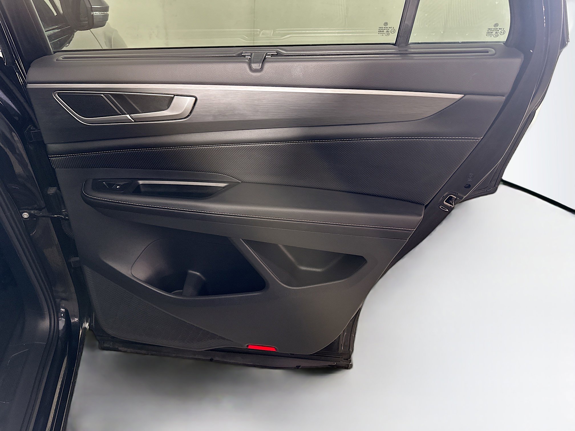 Used 2025 Volkswagen Atlas Cross Sport SE image 29